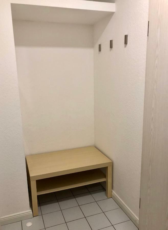 Apartment Bed & Kitchen *